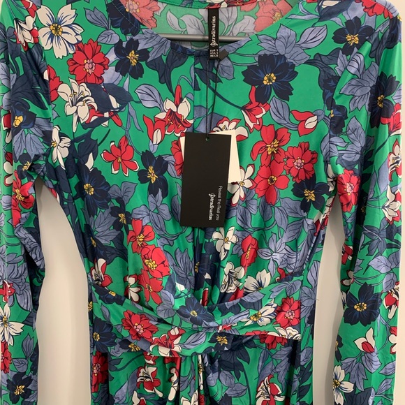 Beautiful NWT Stradivarius dress - Picture 2 of 3